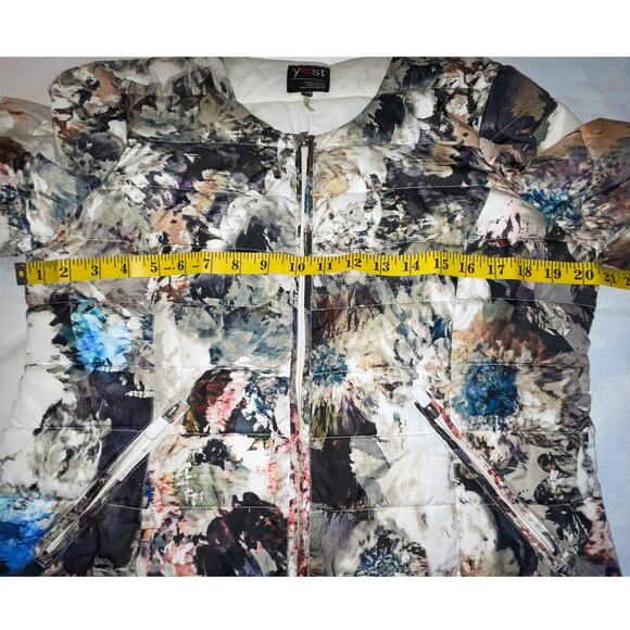 Yest Quilted Floral‎ Pattern Jacket - Women's Size 8 - Warm & Pretty - Picture 8 of 11
